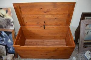 lot 148 image: Cedar Storage Box, 3Ft. W x 17D x 18H