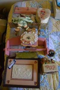 lot 170 image: Bear Home Dcor Wall Shelves and Picture, Music Box, Lidded Heart Box and More