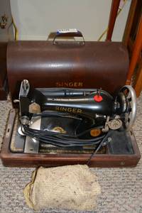 lot 157 image: Portable Singer Sewing Machine with Case - Model AF473304