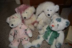 lot 188 image: Winter White Bears Collection