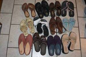 lot 302 image: Womens Shoes Size 6.5 to 7