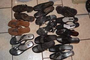 lot 324 image: Womens Shoes Size 6.5 to 7