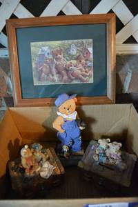 lot 337 image: Bear Lot Resin Bear Banks, Bear Statue and Decorative Wall Print