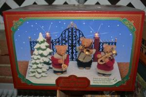 lot 338 image: Wonderland Bear Band - Musical Movement Piece