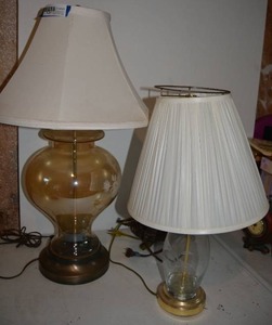 lot 360 image: 2 Etched Glass Globe Table Lamps