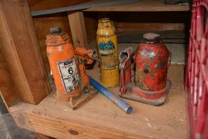 lot 491 image: Hydraulic Bottle Jacks