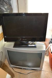 lot 371 image: Emerson TV Model LC190EM2 and Durabrand TV Model BH2004D