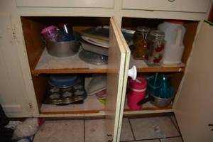 lot 394 image: Kitchen Lot Locking Lid Cannisters, Baking Pans, and Reusable Lidded Plastic Glasses