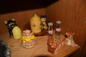 lot 416 image: Ceramic Honey Bears, Pink Depression Glass Luncheon Plates, and Pepsi Salt and Pepper Shakers