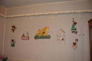lot 419 image: Bear Wall Decorations and Clock