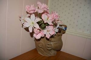 lot 448 image: Ceramic Koala Planter with Pink Flowers