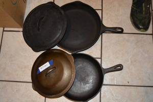 lot 447 image: 2 Cast Iron Skillets with Lids Includes Griswold No. 9 Self-Basting Skillet and Lid