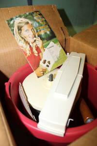 lot 584 image: Vintage Hand Crank Ice Cream Maker with Plastic Bucket