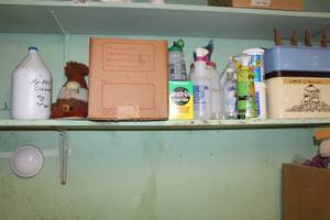 lot 578 image: Cleaners, Plant Food, Vintage tin, Glass Vases