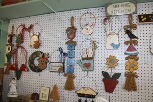lot 564 image: Handmade Wooden Crafts, see pictures