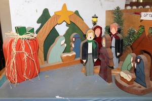 lot 560 image: Handmade Wood Crafts Manger Scenes, Carolers, and Pumpkin