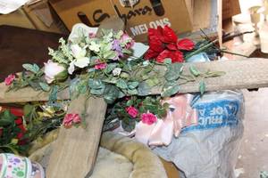 lot 538 image: Decorative Yard Stakes and Flowers