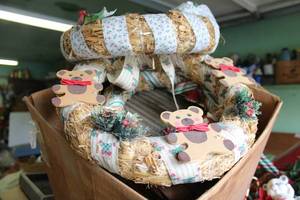 lot 533 image: Straw Wreaths and Vent Covers