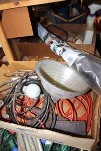 lot 523 image: Work Lights, Sewing Bag with Yarn,