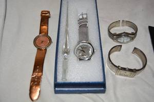 lot 598 image: (4) Strada watches. Boxed watch has a complementary dichroic fused glass wand.