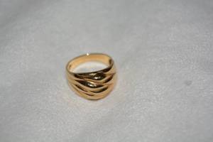 lot 627 image: 10K yellow gold ribbed dome ring. Marked 10K. Size 9