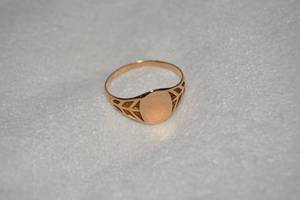 lot 597 image: 10K yellow gold insignia ring (no inscription-blank). Marked 10K. Size 7