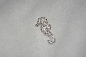 lot 638 image: Sterling Silver seahorse pendant. Marked 925 DJOY. 1L approx.