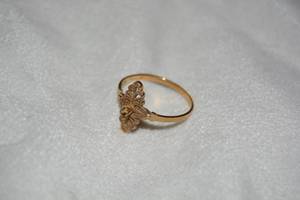 lot 646 image: 10K yellow gold vintage ring mount. Marked 10K Size 8. Bent prong, no gemstone