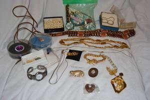 lot 650 image: Fashion jewelry selection. Includes a wooden bead belt, earrings, fashion watches, faux peals and more