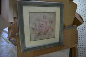 lot 502 image: Home Dcor Rose Prints and Ceramic Cherubs with Trumpets