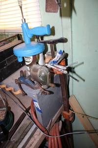 lot 464 image: Clamps, 5 C clamps and bar clamps, Drain snake, portable vice clamp and pencil Sharpener needs remove