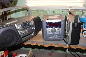 lot 465 image: 3 Portable radios, Sony CDtape, Audiovox,