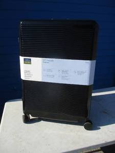 lot 8 image: Floor Model-Open Story 29- Hardside Suitecase On Casters With TSA Lock