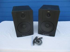 lot 5 image: Pair Of M-AUDIO, BX-8-D2 Powered Speakers With Power Cords