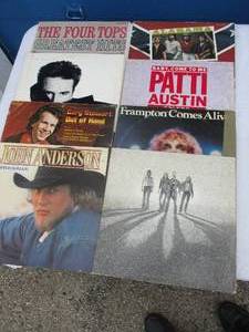 lot 19 image: 8-Various Artist 33 RPM Speed Vinyl Records