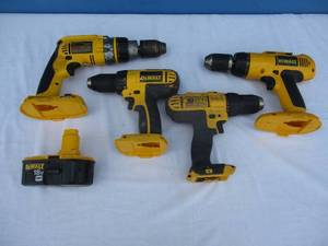 lot 78 image: Lot-4-Dewalt Screw Guns and 1- 18-V Battery. All Untested, No Chargers and No Batteries