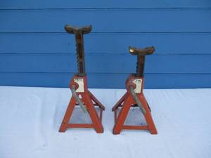 lot 80 image: Pair-Adjustable 3 Ton Jack Stands