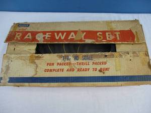 lot 82 image: Vintage-Allstate By Lionel # 9544, 187-HO Scale 4-Car Relay Racing Set. Looks Complete