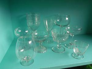 lot 10 image: Misc Glasswares