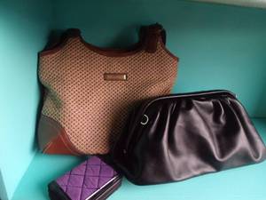 lot 12 image: Womens purses and wallet