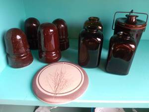 lot 20 image: Misc brown ceramic and glass items