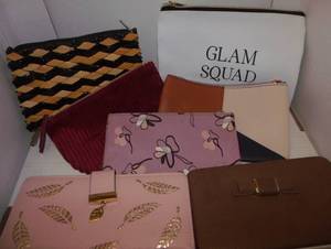 lot 29 image: Womens wallets and makeup bags