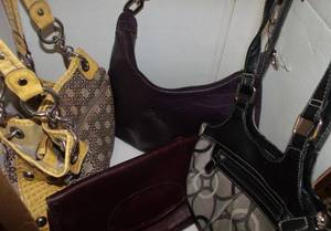 lot 30 image: Womens purses