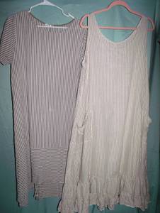 lot 36 image: 2 casual house dresses