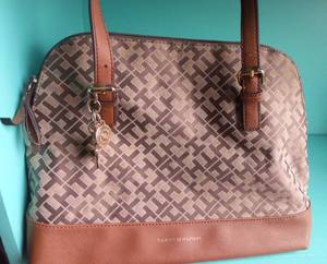 lot 42 image: Tommy Hilfiger Purse