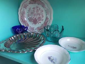 lot 107 image: Decorative Plate and other Home Decor Items in styles and colors as shown