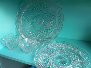 lot 112 image: Wexford Divided serving tray and large serving platter, sugar bowl and cup in styles as shown