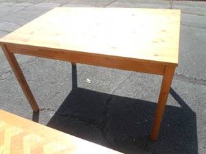 lot 123 image: Dining Room Table seats 4 comfortably, 6 if you get really close and personal (mataching chairs in lot 124)