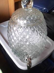 lot 125 image: Clear Glass Pineapple Drink Dispenser