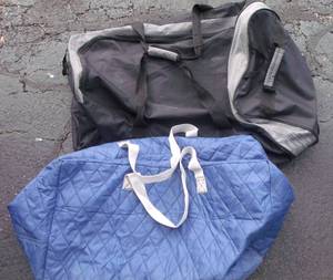 lot 56 image: Extra-large duffle bag wwheels & extra-large quilted duffle bag